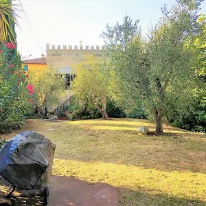 Budget Romance Tower Studio Appartamento Lari